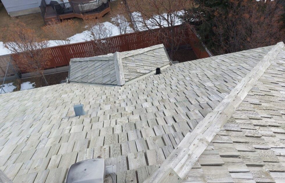Cedar Shakes Calgary. Wood Roof Repair & Maintenance from Shake Experts Inc